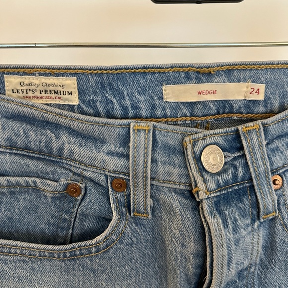 Levi’s Premium WEDGIE STRAIGHT FIT WOMEN'S JEANS - Size 24 - Picture 3 of 4